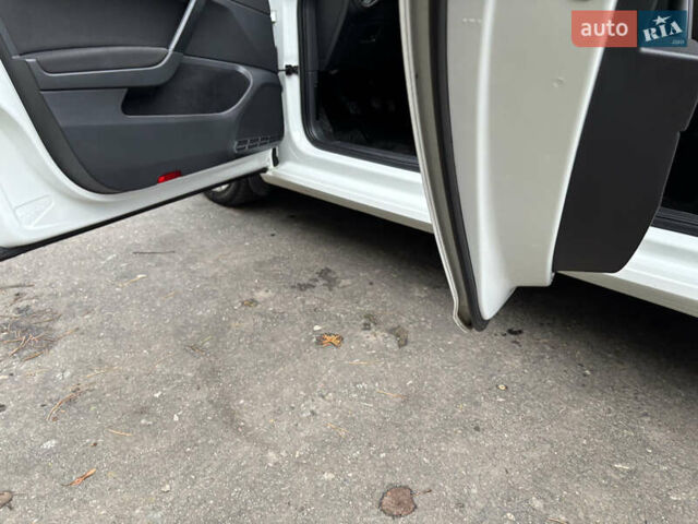 Белый Фольксваген Гольф, объемом двигателя 1.6 л и пробегом 246 тыс. км за 9350 $, фото 27 на Automoto.ua