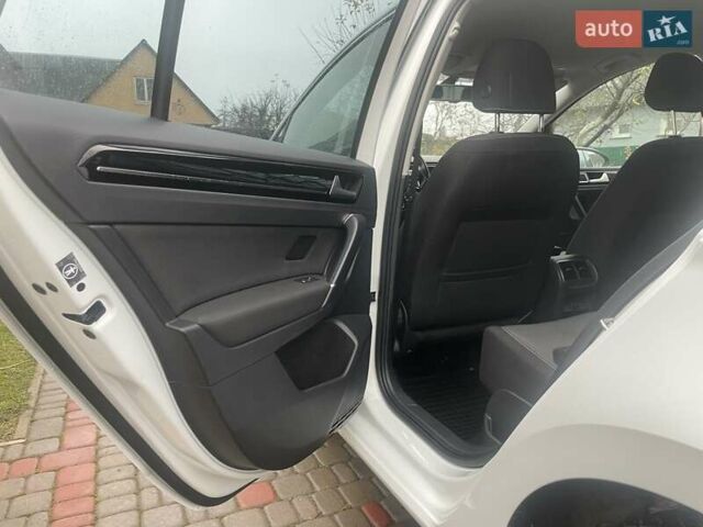 Белый Фольксваген Гольф, объемом двигателя 1.6 л и пробегом 216 тыс. км за 10900 $, фото 28 на Automoto.ua