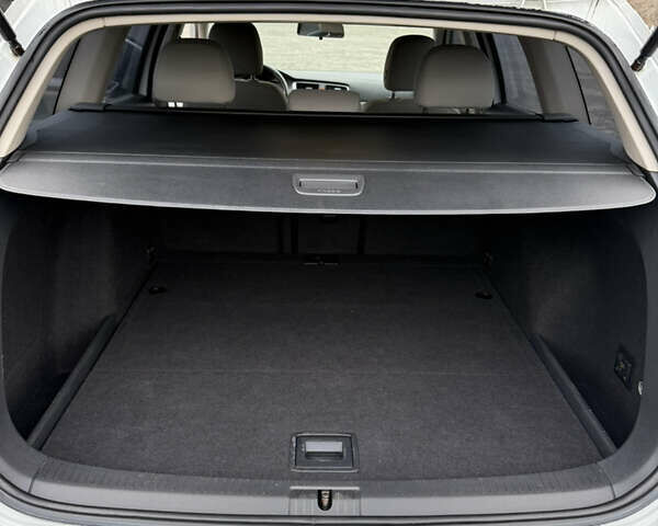 Белый Фольксваген Гольф, объемом двигателя 1.97 л и пробегом 184 тыс. км за 11500 $, фото 4 на Automoto.ua