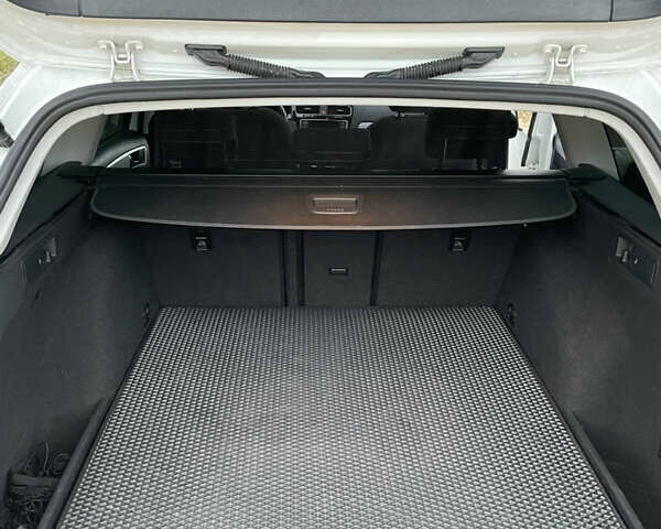 Белый Фольксваген Гольф, объемом двигателя 1.6 л и пробегом 281 тыс. км за 10499 $, фото 8 на Automoto.ua