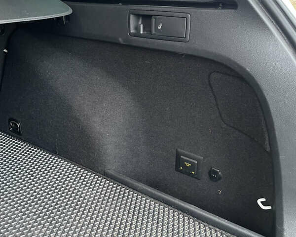 Белый Фольксваген Гольф, объемом двигателя 1.6 л и пробегом 281 тыс. км за 10499 $, фото 10 на Automoto.ua