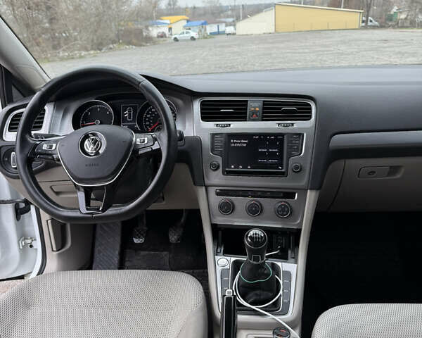 Белый Фольксваген Гольф, объемом двигателя 1.97 л и пробегом 184 тыс. км за 11500 $, фото 5 на Automoto.ua