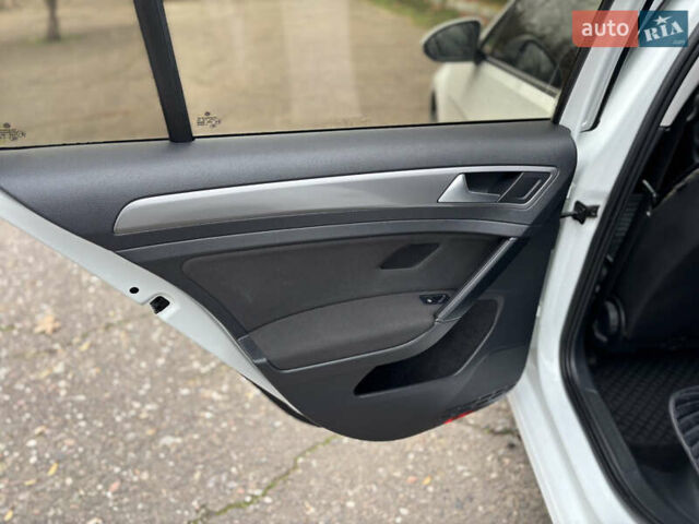 Білий Фольксваген Гольф, об'ємом двигуна 1.6 л та пробігом 220 тис. км за 11000 $, фото 6 на Automoto.ua