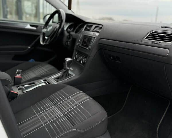 Белый Фольксваген Гольф, объемом двигателя 1.6 л и пробегом 243 тыс. км за 10700 $, фото 27 на Automoto.ua