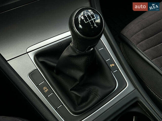 Білий Фольксваген Гольф, об'ємом двигуна 1.6 л та пробігом 195 тис. км за 11799 $, фото 21 на Automoto.ua