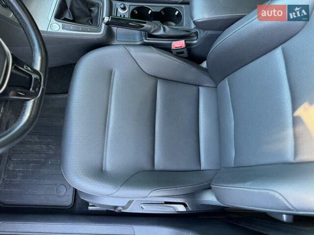 Белый Фольксваген Гольф, объемом двигателя 1.97 л и пробегом 177 тыс. км за 11800 $, фото 54 на Automoto.ua