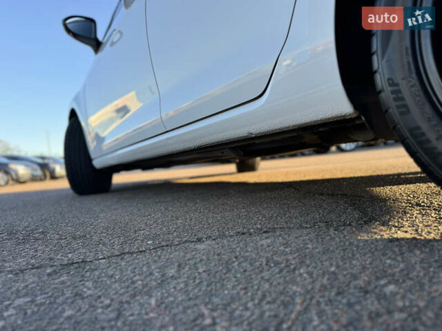 Белый Фольксваген Гольф, объемом двигателя 1.97 л и пробегом 177 тыс. км за 11800 $, фото 31 на Automoto.ua