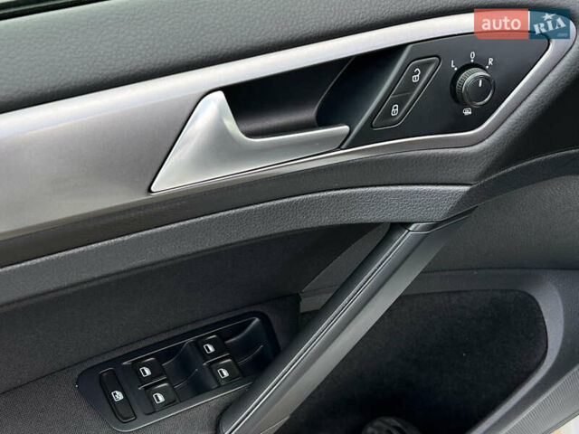 Білий Фольксваген Гольф, об'ємом двигуна 1.6 л та пробігом 195 тис. км за 11799 $, фото 13 на Automoto.ua