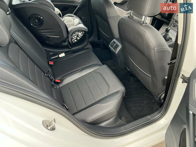 Білий Фольксваген Гольф, об'ємом двигуна 2 л та пробігом 207 тис. км за 13500 $, фото 43 на Automoto.ua