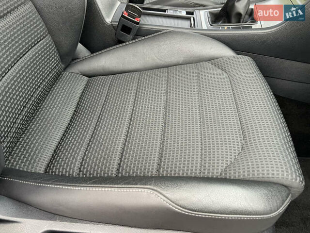 Білий Фольксваген Гольф, об'ємом двигуна 2 л та пробігом 207 тис. км за 13500 $, фото 24 на Automoto.ua