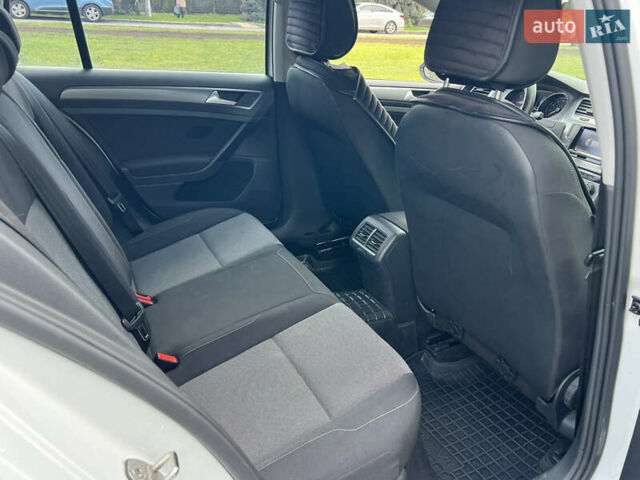 Білий Фольксваген Гольф, об'ємом двигуна 1.6 л та пробігом 195 тис. км за 11799 $, фото 18 на Automoto.ua