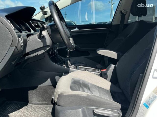 Білий Фольксваген Гольф, об'ємом двигуна 1.6 л та пробігом 268 тис. км за 10590 $, фото 14 на Automoto.ua