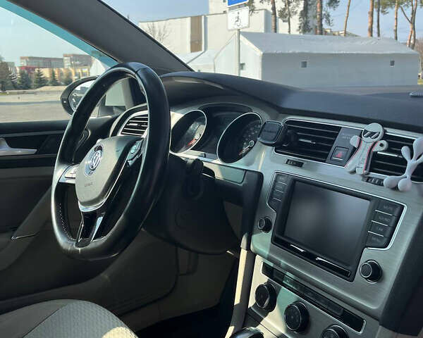 Белый Фольксваген Гольф, объемом двигателя 1.97 л и пробегом 133 тыс. км за 12500 $, фото 4 на Automoto.ua