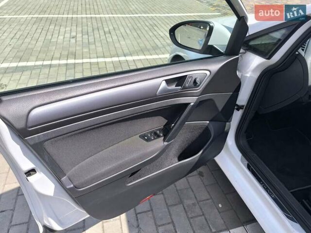 Белый Фольксваген Гольф, объемом двигателя 1.6 л и пробегом 279 тыс. км за 10500 $, фото 9 на Automoto.ua