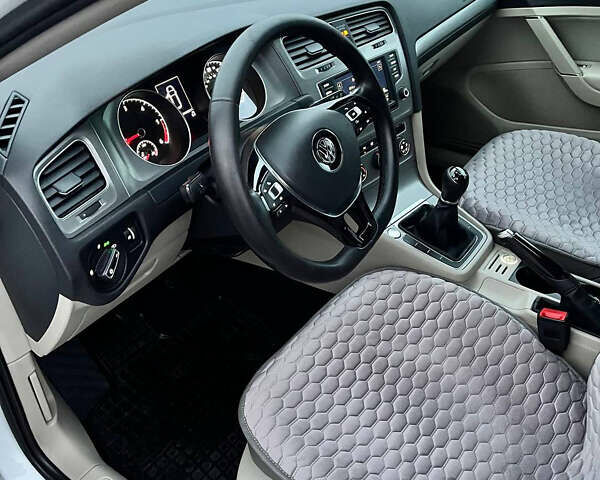 Белый Фольксваген Гольф, объемом двигателя 1.97 л и пробегом 208 тыс. км за 10600 $, фото 33 на Automoto.ua