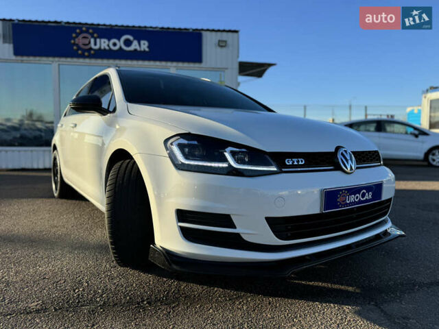 Белый Фольксваген Гольф, объемом двигателя 1.97 л и пробегом 177 тыс. км за 11800 $, фото 4 на Automoto.ua