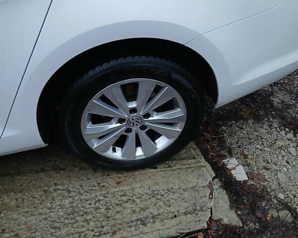 Белый Фольксваген Гольф, объемом двигателя 1.6 л и пробегом 208 тыс. км за 10000 $, фото 9 на Automoto.ua