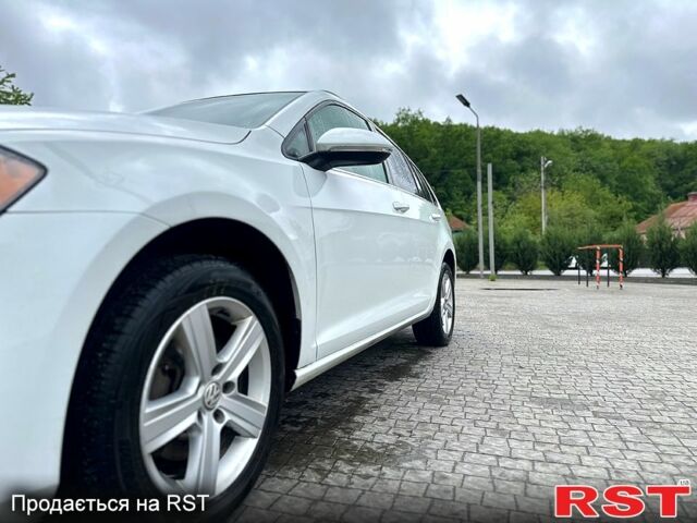 Белый Фольксваген Гольф, объемом двигателя 2 л и пробегом 200 тыс. км за 13000 $, фото 3 на Automoto.ua