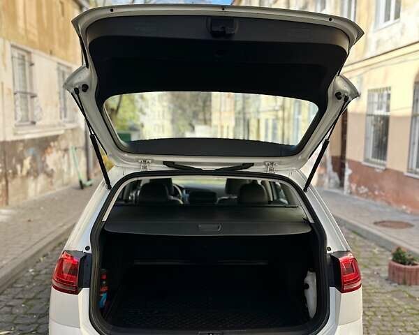 Белый Фольксваген Гольф, объемом двигателя 1.97 л и пробегом 53 тыс. км за 16000 $, фото 23 на Automoto.ua