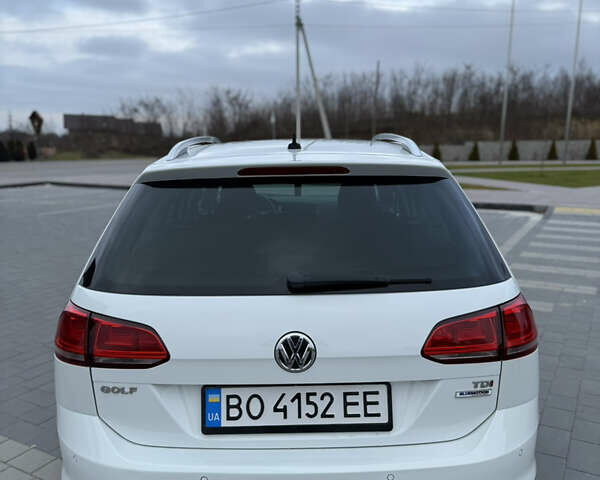 Белый Фольксваген Гольф, объемом двигателя 1.6 л и пробегом 243 тыс. км за 10700 $, фото 5 на Automoto.ua