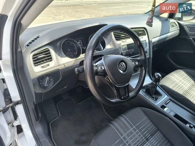 Белый Фольксваген Гольф, объемом двигателя 1.6 л и пробегом 279 тыс. км за 10500 $, фото 10 на Automoto.ua