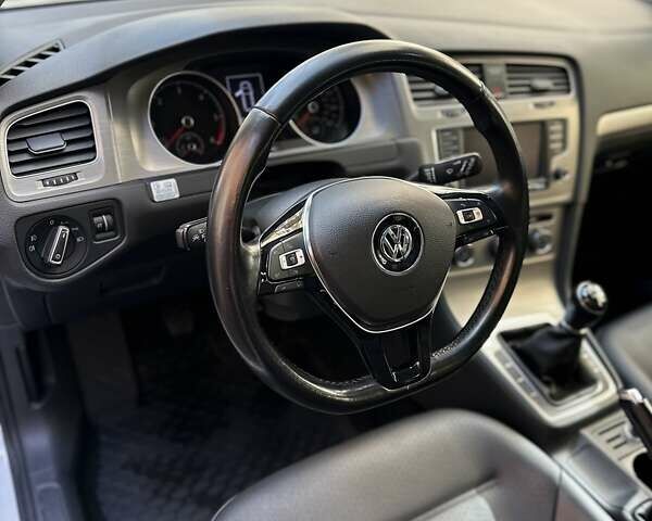 Белый Фольксваген Гольф, объемом двигателя 1.97 л и пробегом 53 тыс. км за 16000 $, фото 8 на Automoto.ua