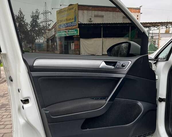 Белый Фольксваген Гольф, объемом двигателя 1.6 л и пробегом 263 тыс. км за 9900 $, фото 13 на Automoto.ua