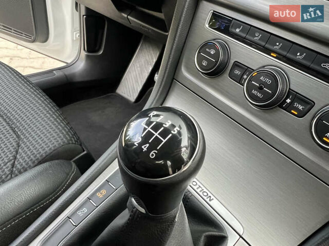 Білий Фольксваген Гольф, об'ємом двигуна 2 л та пробігом 207 тис. км за 13500 $, фото 28 на Automoto.ua