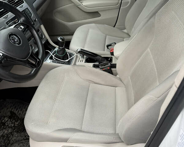 Белый Фольксваген Гольф, объемом двигателя 1.97 л и пробегом 184 тыс. км за 11500 $, фото 8 на Automoto.ua