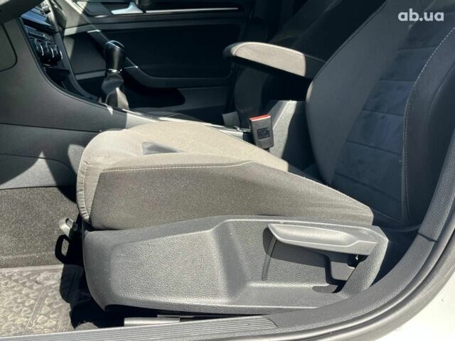 Білий Фольксваген Гольф, об'ємом двигуна 1.6 л та пробігом 268 тис. км за 10590 $, фото 15 на Automoto.ua