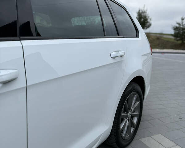 Белый Фольксваген Гольф, объемом двигателя 1.6 л и пробегом 243 тыс. км за 10700 $, фото 21 на Automoto.ua