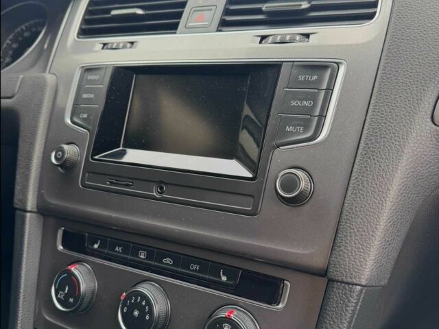 Белый Фольксваген Гольф, объемом двигателя 1.6 л и пробегом 260 тыс. км за 9650 $, фото 8 на Automoto.ua