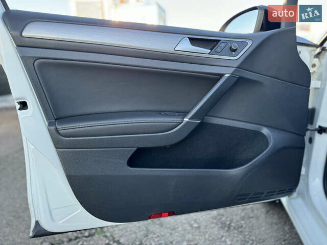 Белый Фольксваген Гольф, объемом двигателя 1.97 л и пробегом 177 тыс. км за 11800 $, фото 44 на Automoto.ua