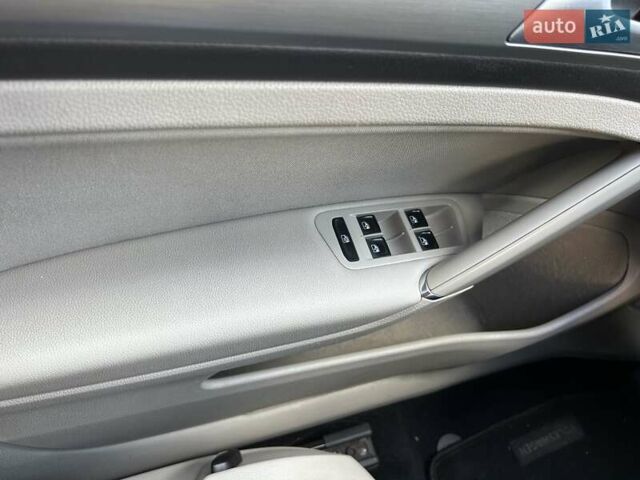 Белый Фольксваген Гольф, объемом двигателя 1.97 л и пробегом 178 тыс. км за 12350 $, фото 16 на Automoto.ua