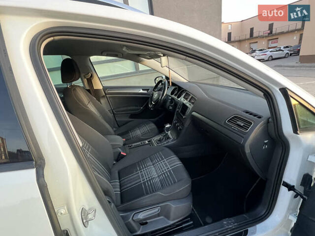 Белый Фольксваген Гольф, объемом двигателя 1.6 л и пробегом 241 тыс. км за 11600 $, фото 62 на Automoto.ua