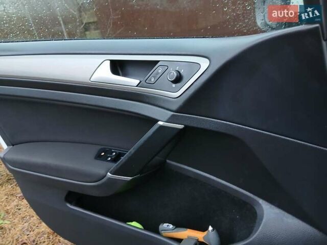 Белый Фольксваген Гольф, объемом двигателя 1.6 л и пробегом 208 тыс. км за 10000 $, фото 6 на Automoto.ua