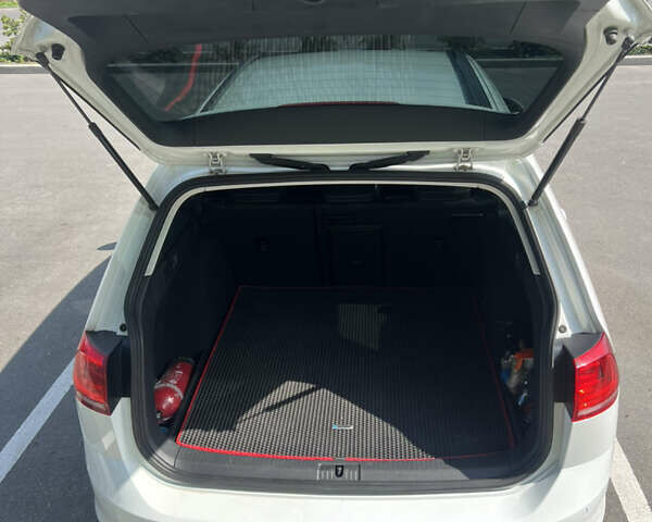 Білий Фольксваген Гольф, об'ємом двигуна 1.6 л та пробігом 235 тис. км за 12900 $, фото 20 на Automoto.ua