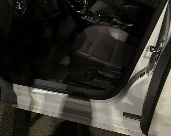 Белый Фольксваген Гольф, объемом двигателя 1.97 л и пробегом 240 тыс. км за 10300 $, фото 6 на Automoto.ua