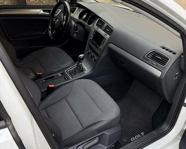 Белый Фольксваген Гольф, объемом двигателя 2 л и пробегом 250 тыс. км за 12450 $, фото 10 на Automoto.ua