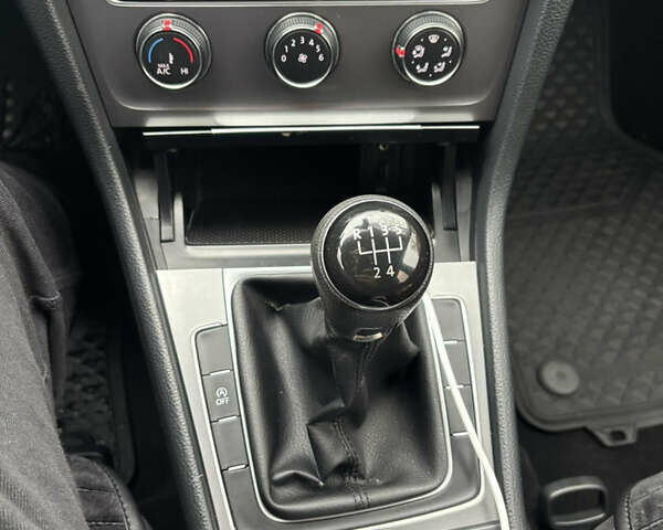 Білий Фольксваген Гольф, об'ємом двигуна 1.6 л та пробігом 220 тис. км за 11000 $, фото 24 на Automoto.ua