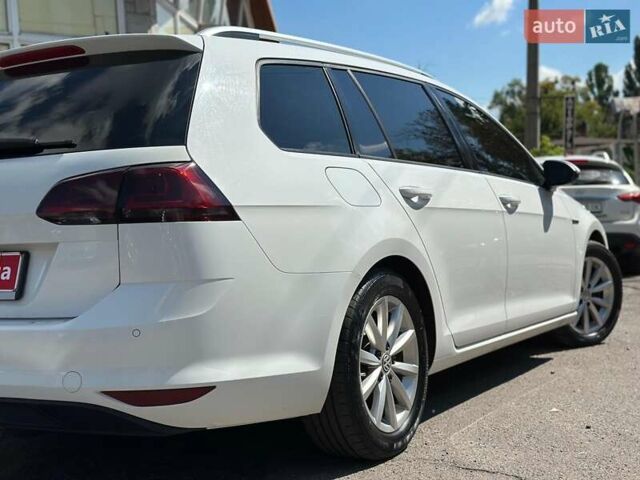 Белый Фольксваген Гольф, объемом двигателя 1.6 л и пробегом 262 тыс. км за 10480 $, фото 5 на Automoto.ua