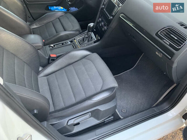 Белый Фольксваген Гольф, объемом двигателя 1.97 л и пробегом 240 тыс. км за 12900 $, фото 10 на Automoto.ua