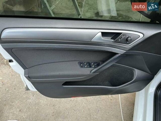 Білий Фольксваген Гольф, об'ємом двигуна 1.6 л та пробігом 360 тис. км за 11200 $, фото 9 на Automoto.ua