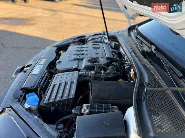 Белый Фольксваген Гольф, объемом двигателя 1.97 л и пробегом 177 тыс. км за 11800 $, фото 97 на Automoto.ua