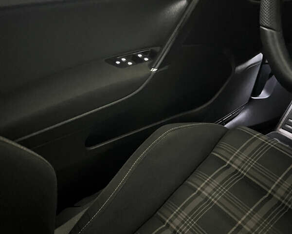 Белый Фольксваген Гольф, объемом двигателя 1.97 л и пробегом 245 тыс. км за 16490 $, фото 42 на Automoto.ua