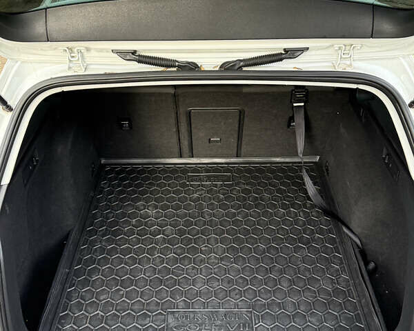 Белый Фольксваген Гольф, объемом двигателя 2 л и пробегом 250 тыс. км за 12450 $, фото 12 на Automoto.ua