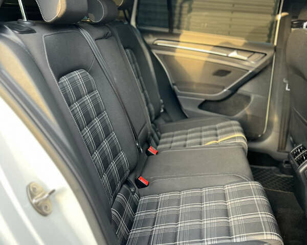 Белый Фольксваген Гольф, объемом двигателя 1.97 л и пробегом 245 тыс. км за 16490 $, фото 17 на Automoto.ua