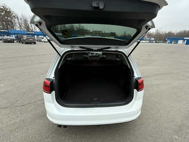 Белый Фольксваген Гольф, объемом двигателя 1.97 л и пробегом 204 тыс. км за 11500 $, фото 8 на Automoto.ua