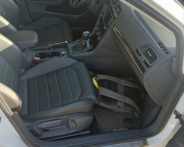 Белый Фольксваген Гольф, объемом двигателя 1.8 л и пробегом 133 тыс. км за 14800 $, фото 18 на Automoto.ua