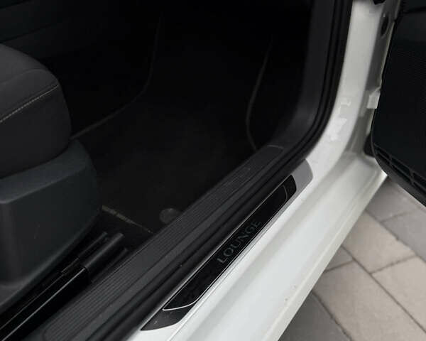 Белый Фольксваген Гольф, объемом двигателя 1.6 л и пробегом 243 тыс. км за 10700 $, фото 23 на Automoto.ua